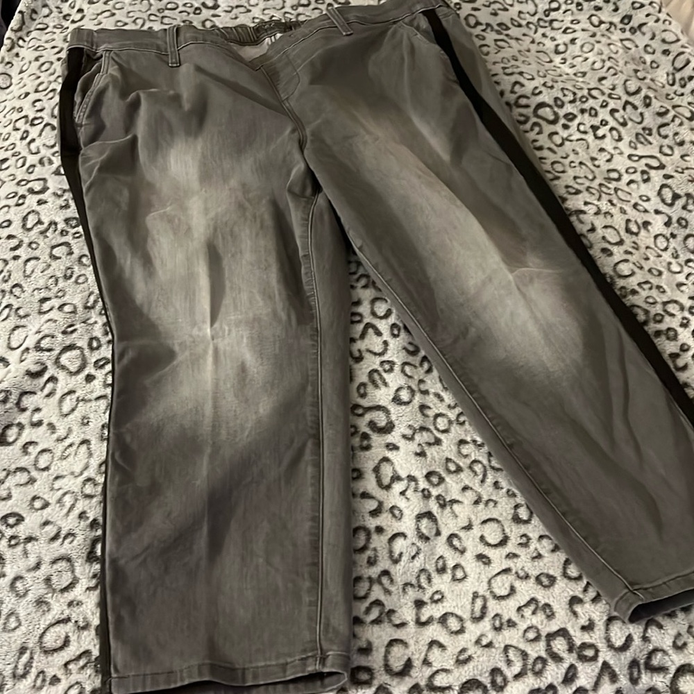Torrid Pull On Jeans Capris 3x 22-24